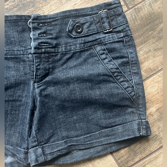 Shorts - Picture 3 of 7